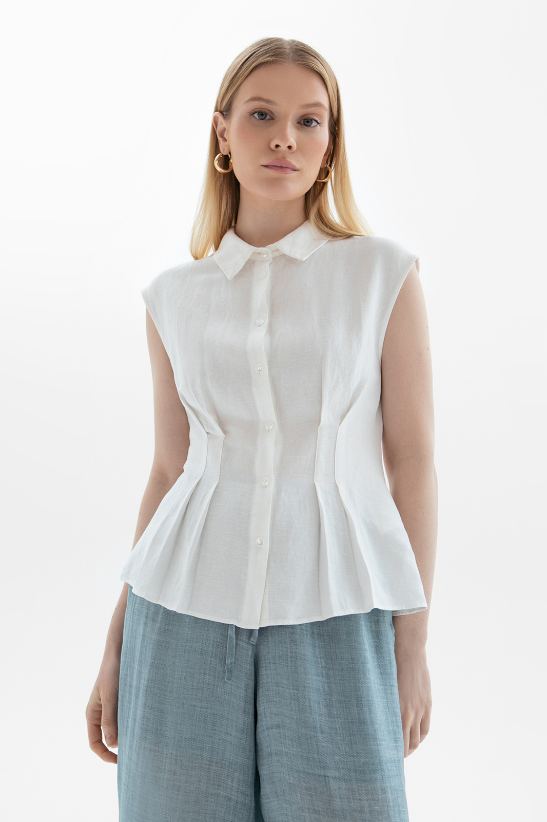 Блузка изо льна и вискозы