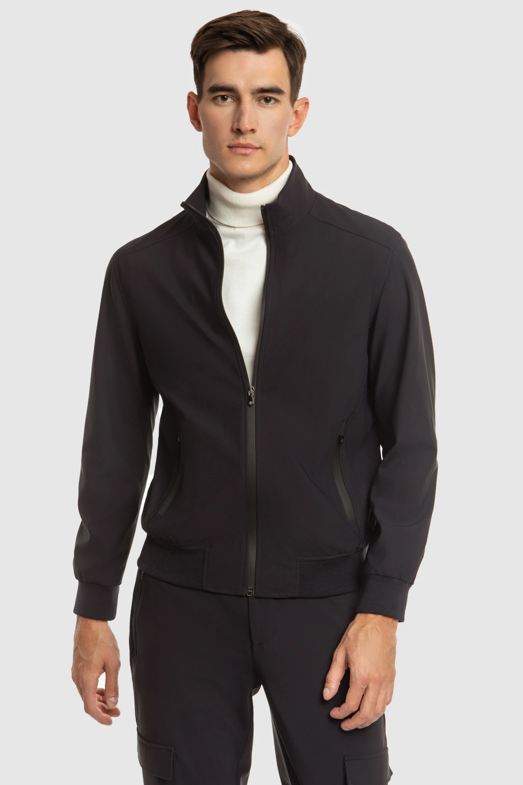 
      Ветровка-бомбер